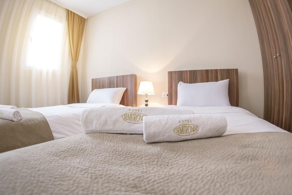 Hotel Semitronix Печ Екстер'єр фото